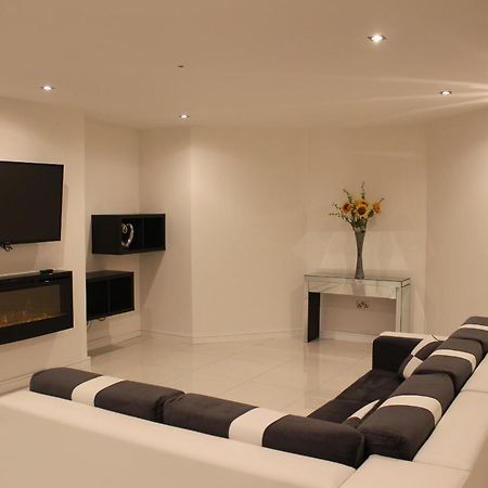 Blossom Lane Apartment Woodford  Zewnętrze zdjęcie